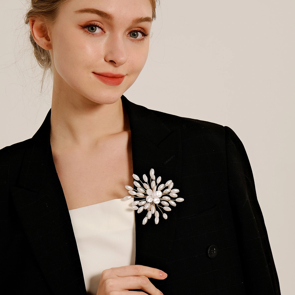 Happy Bridal Fashion Accessories Handmade Imitation Pearl Flower Brooch Pins Elegant Women Daily Jewelry 1